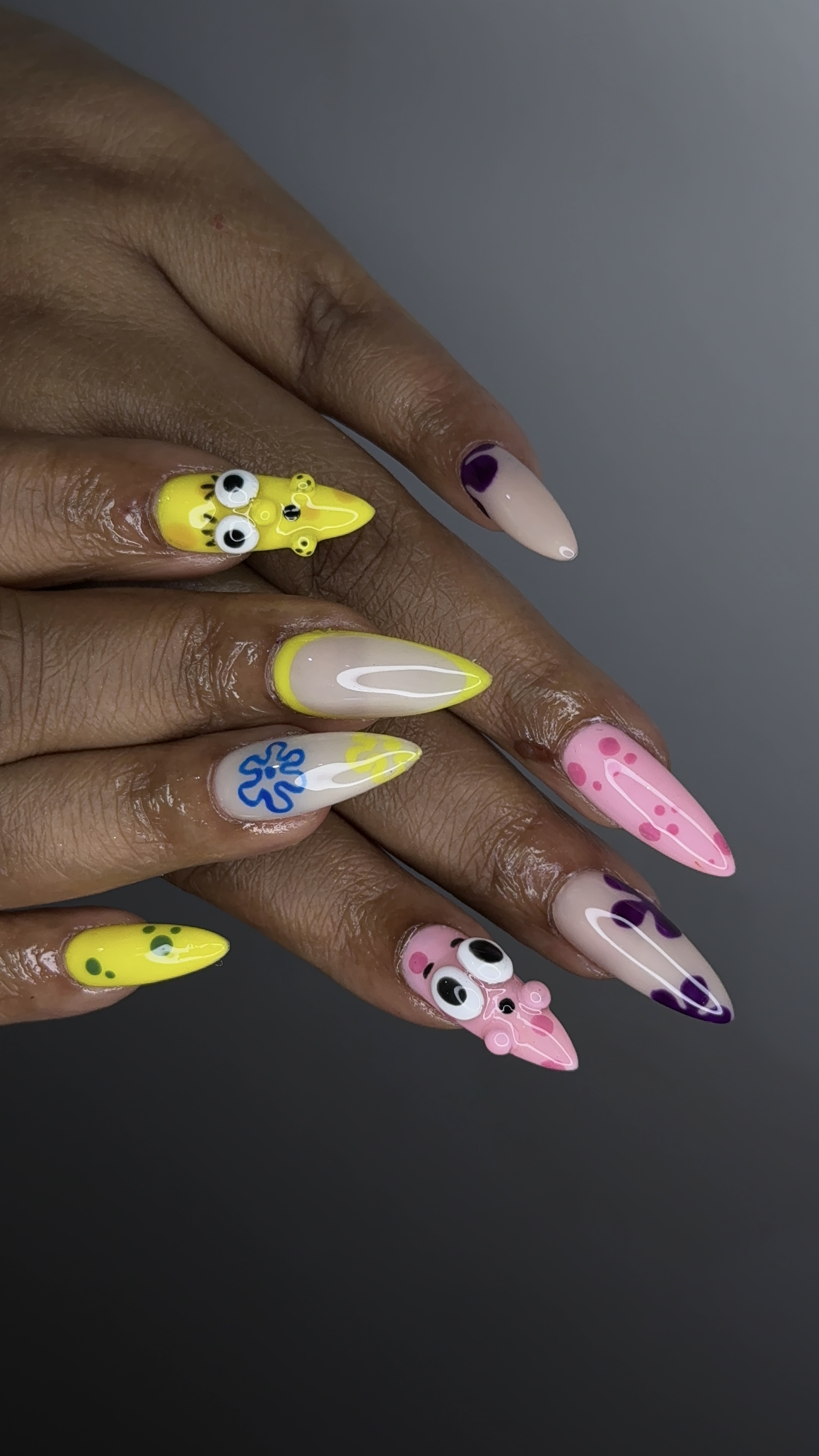 Graphic nail art